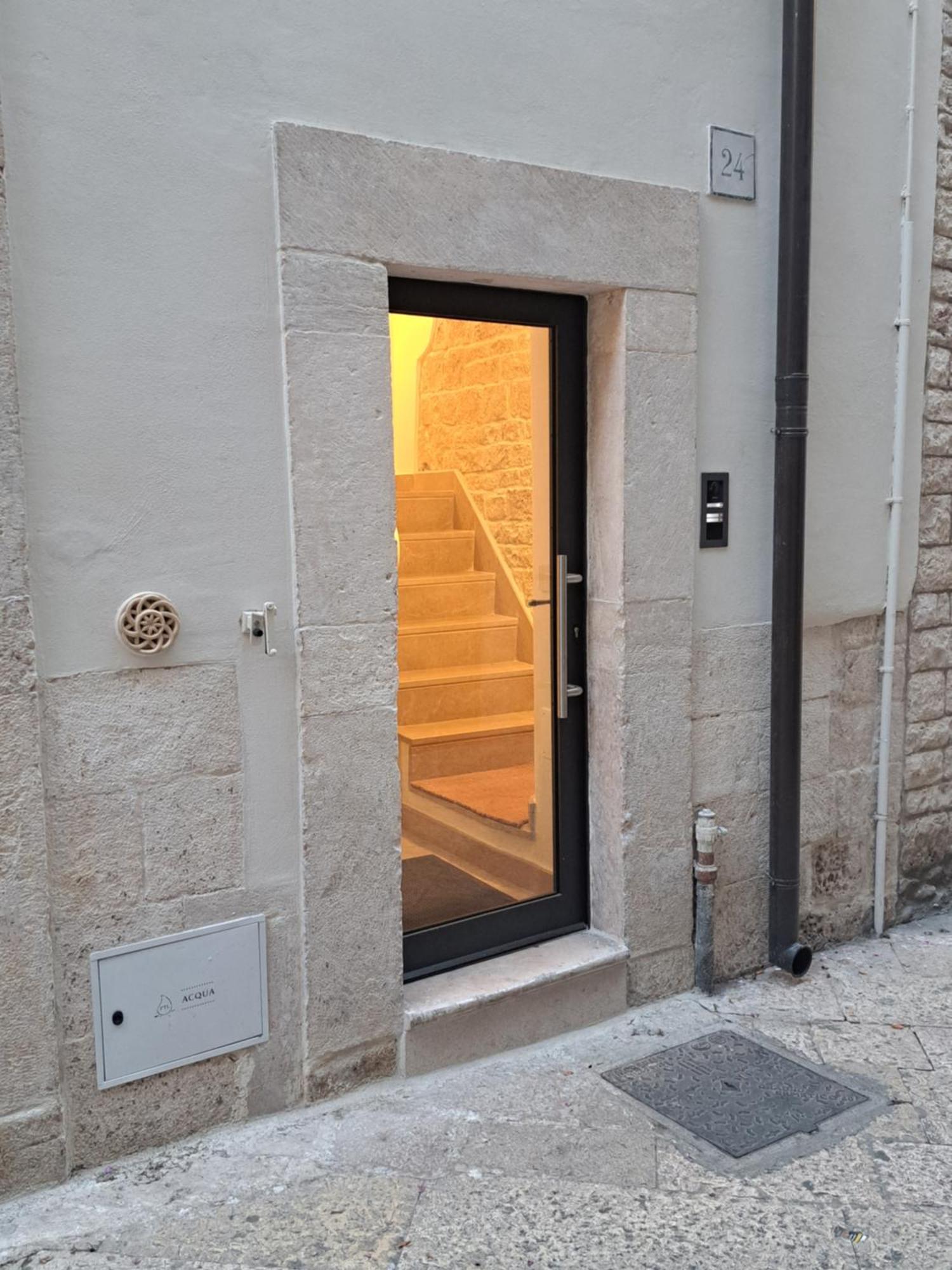 Palazzo Boccapianola Apartment Бари Екстериор снимка