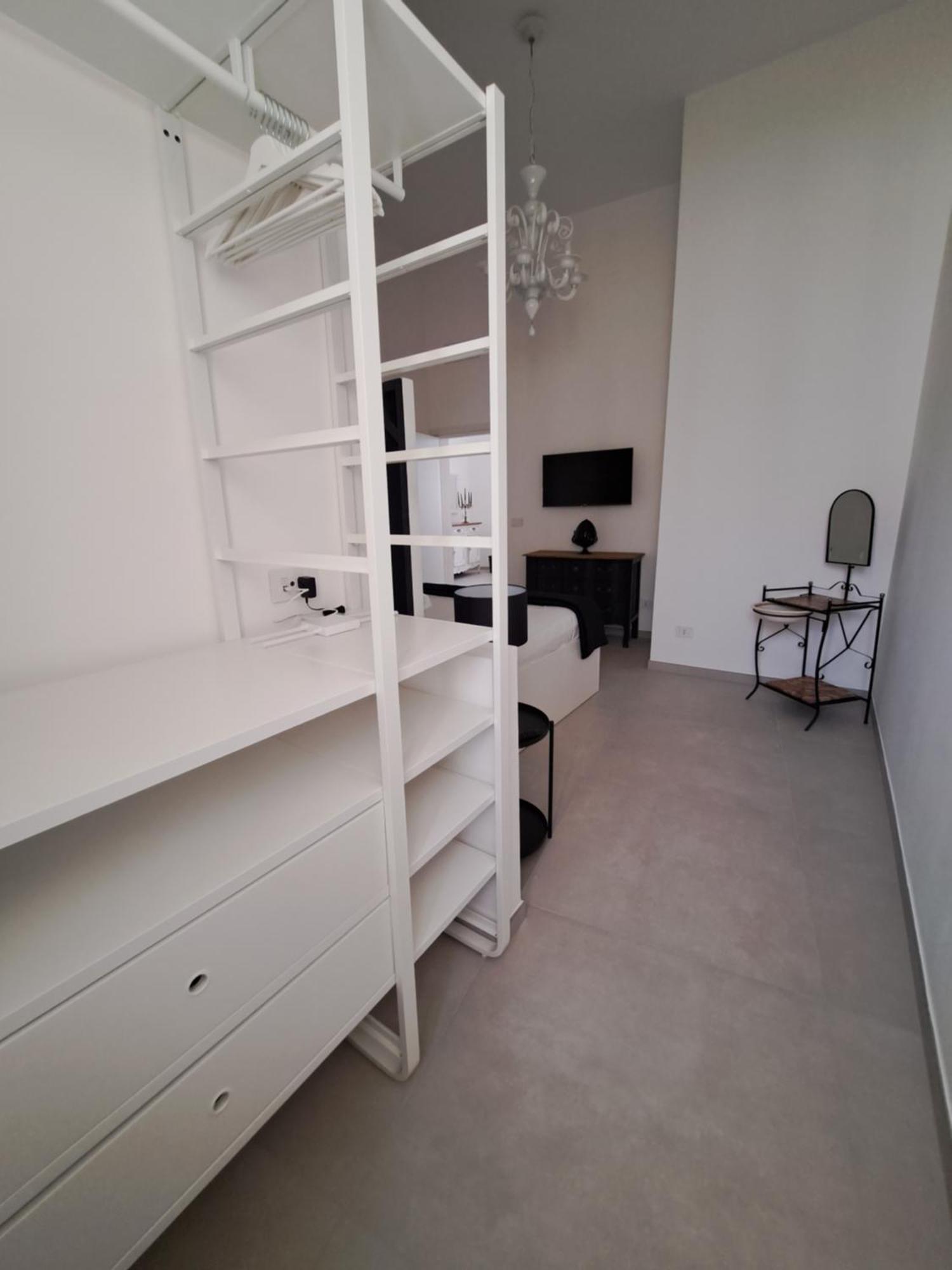 Palazzo Boccapianola Apartment Бари Екстериор снимка