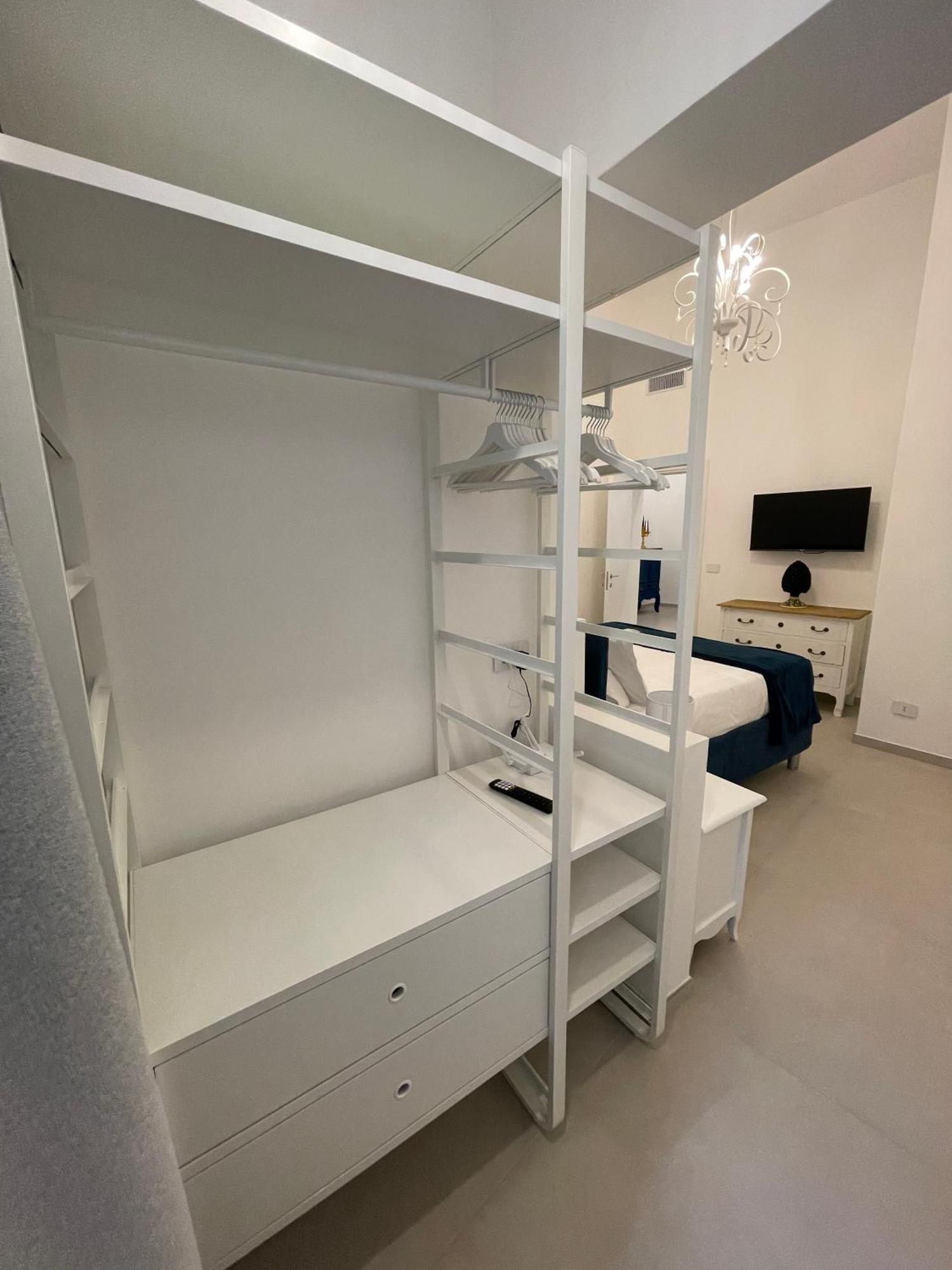 Palazzo Boccapianola Apartment Бари Екстериор снимка