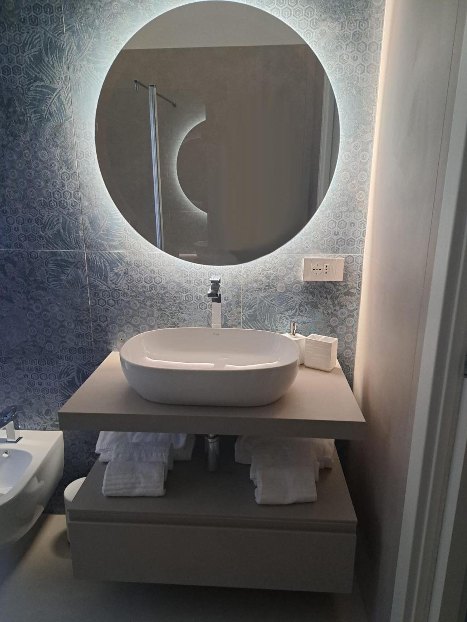 Palazzo Boccapianola Apartment Бари Екстериор снимка